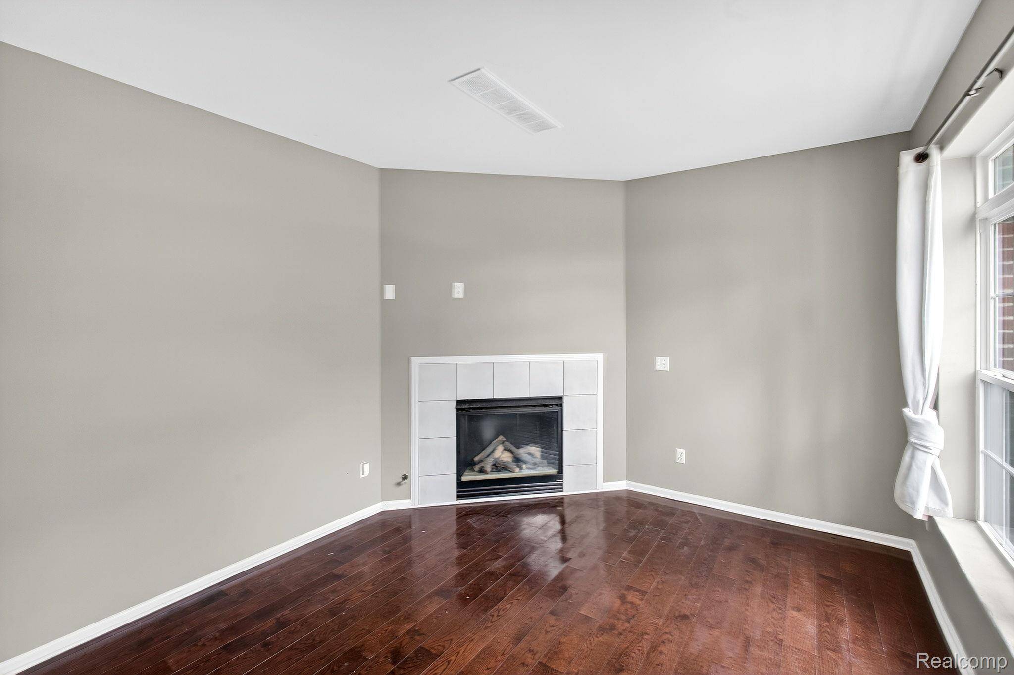 Detroit, MI 48202,824 Lothrop