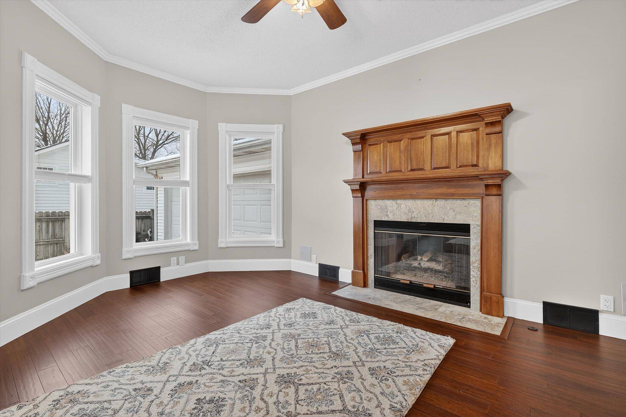 Three Oaks, MI 49128,9 E Beech ST