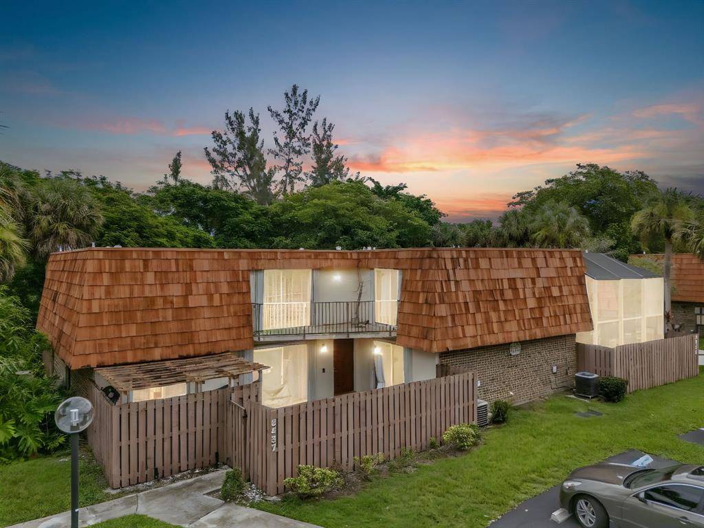 North Lauderdale, FL 33068,8437 N Coral Cir #8437