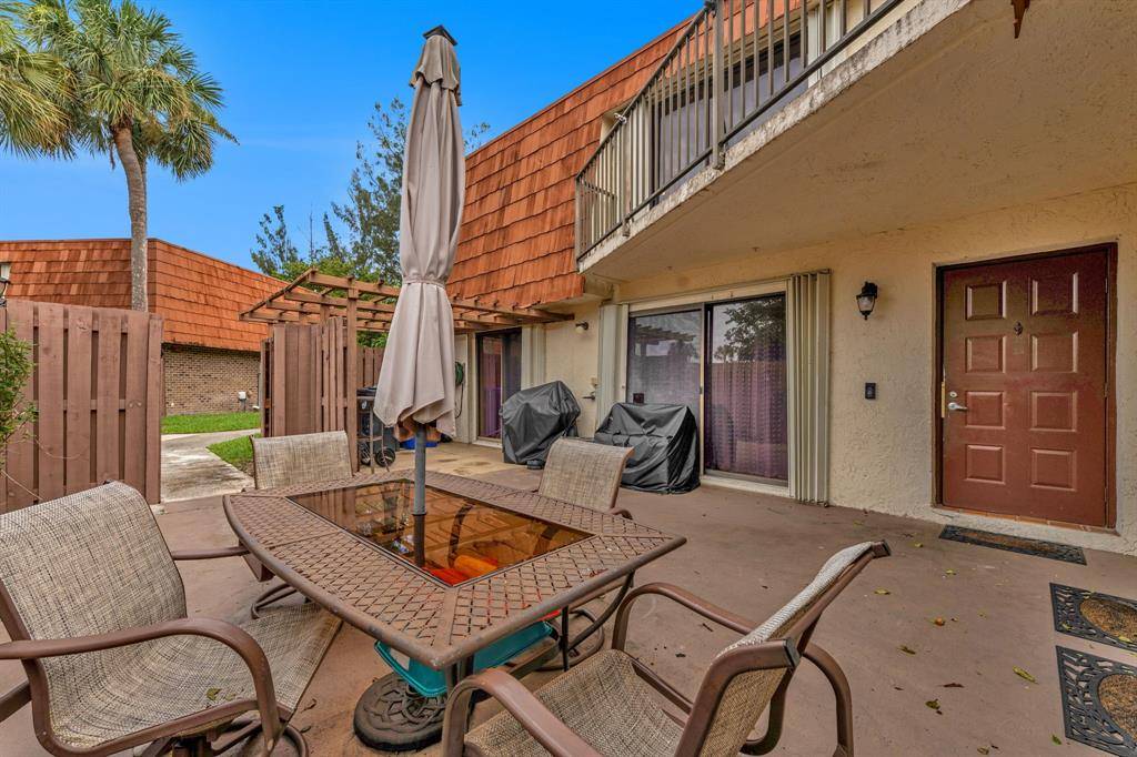 North Lauderdale, FL 33068,8437 N Coral Cir #8437