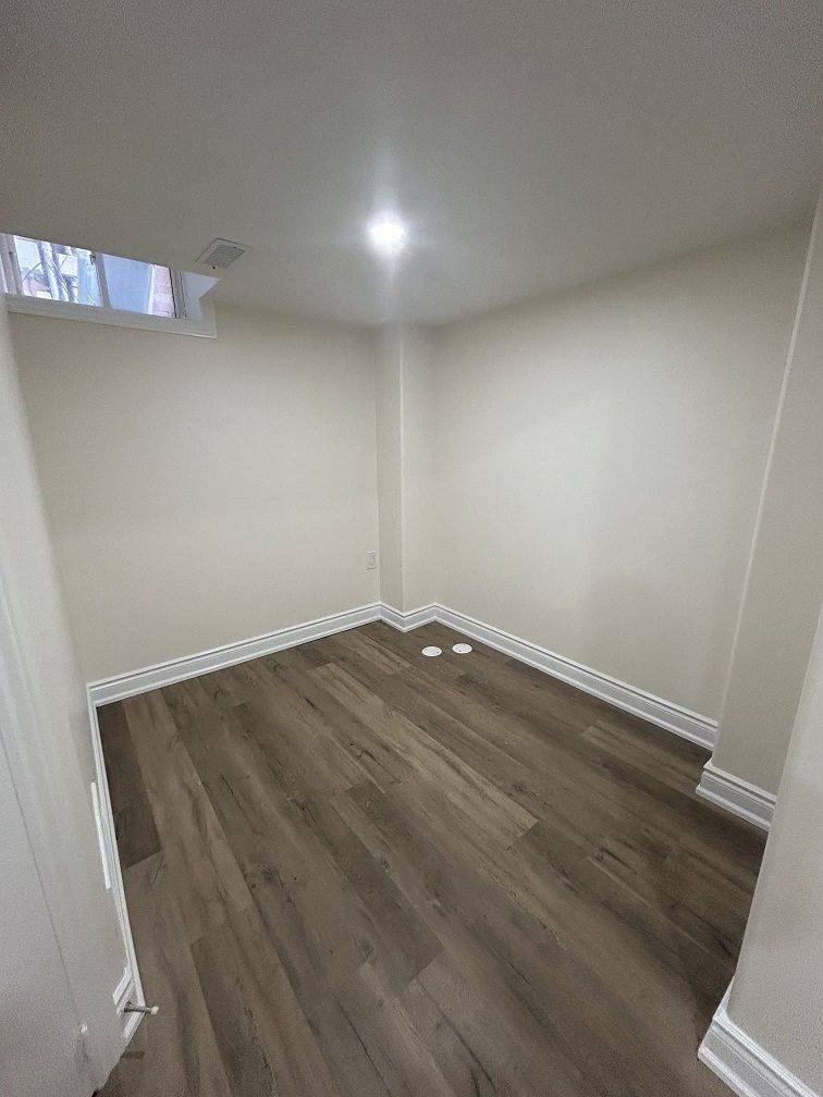 Brampton, ON L6P 2X3,13 Bengel RD #Bsmt