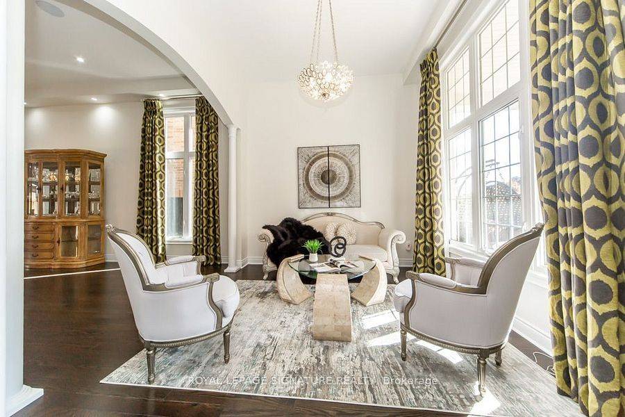 Brampton, ON L6X 0Z8,37 Royal West DR