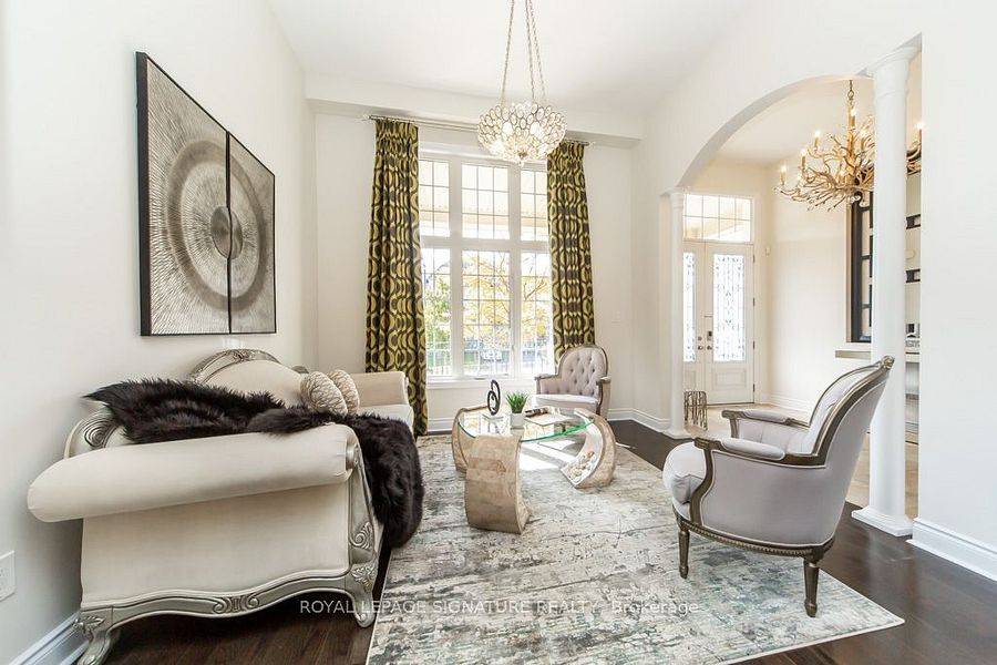 Brampton, ON L6X 0Z8,37 Royal West DR