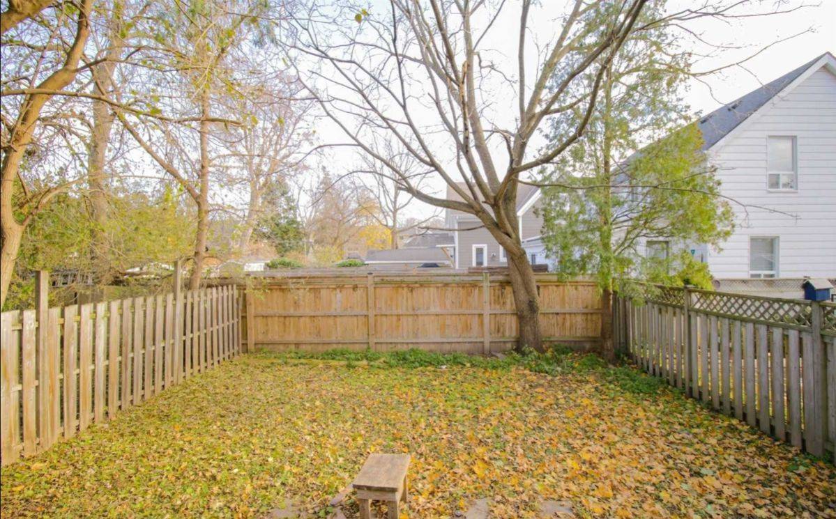 Burlington, ON L7S 1H4,1354 Caroline ST