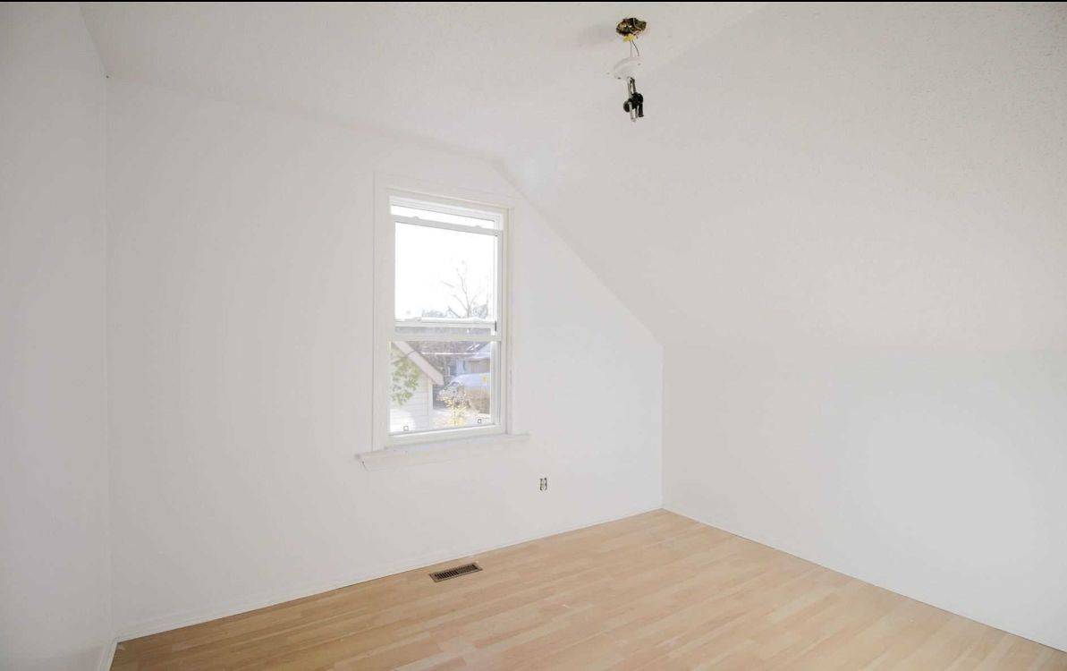 Burlington, ON L7S 1H4,1354 Caroline ST