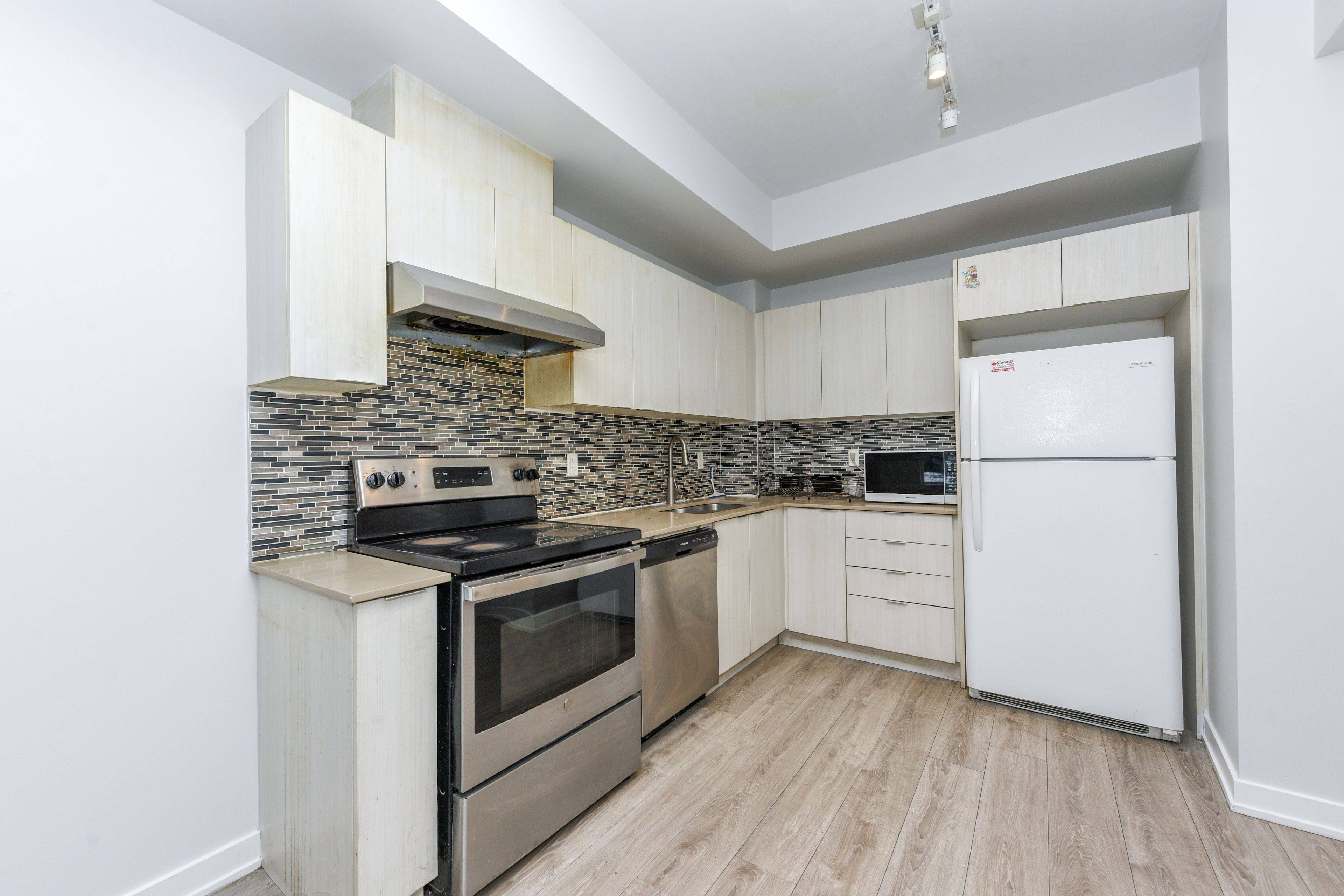 Brampton, ON L6Y 6H8,200 Malta AVE #42