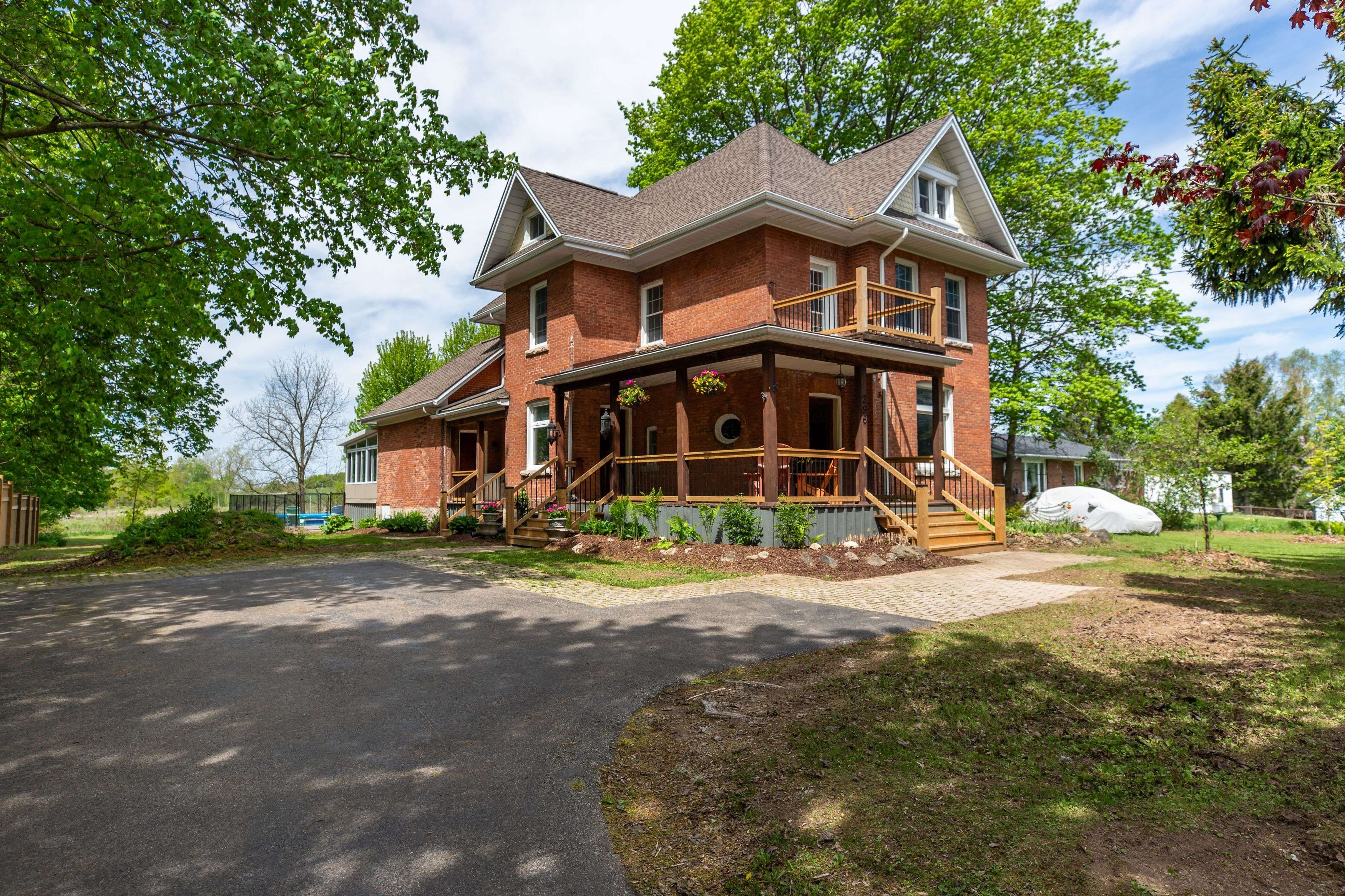 Chatsworth, ON N0H 1G0,296 Garafraxa St ST