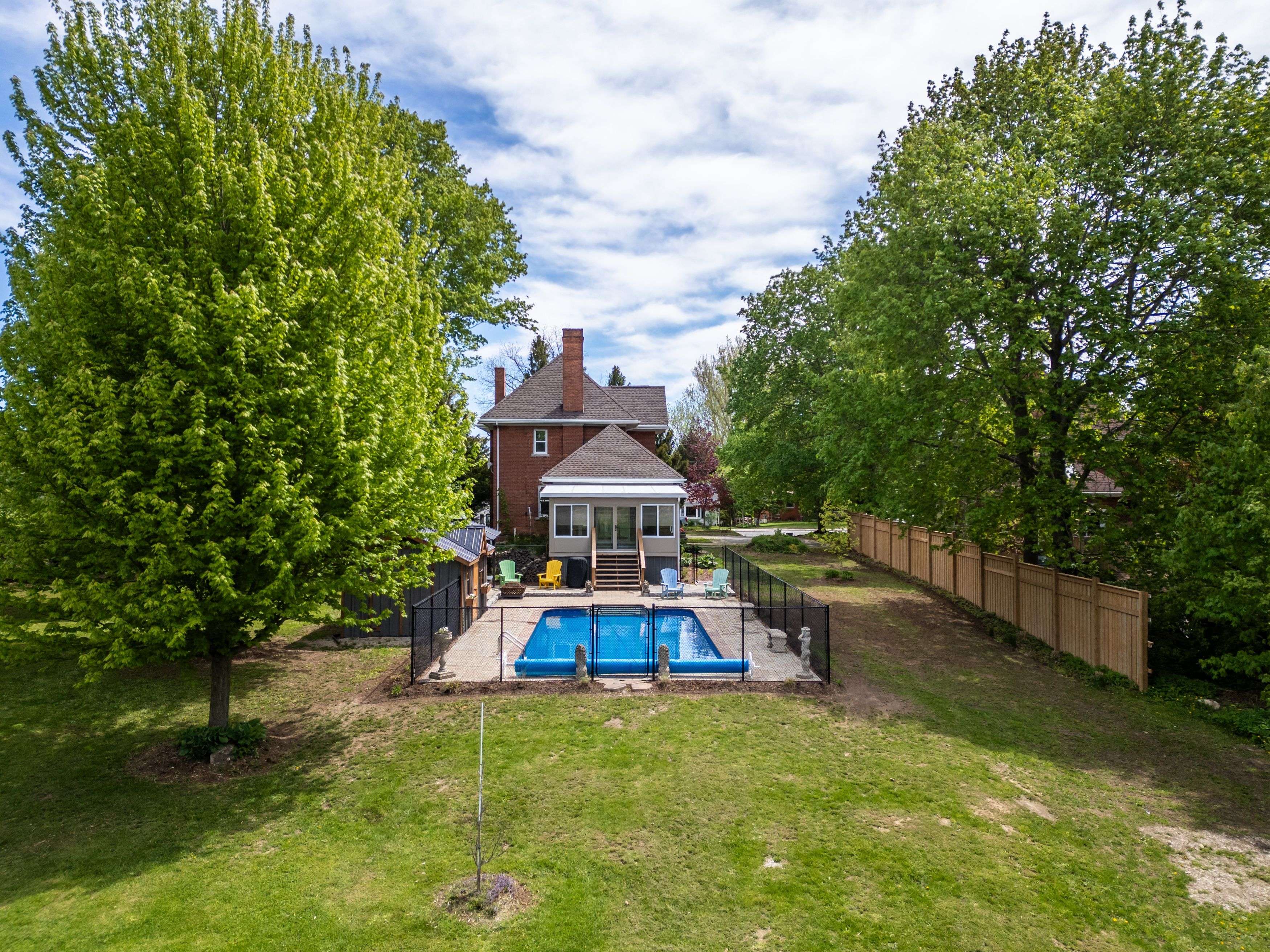 Chatsworth, ON N0H 1G0,296 Garafraxa St ST