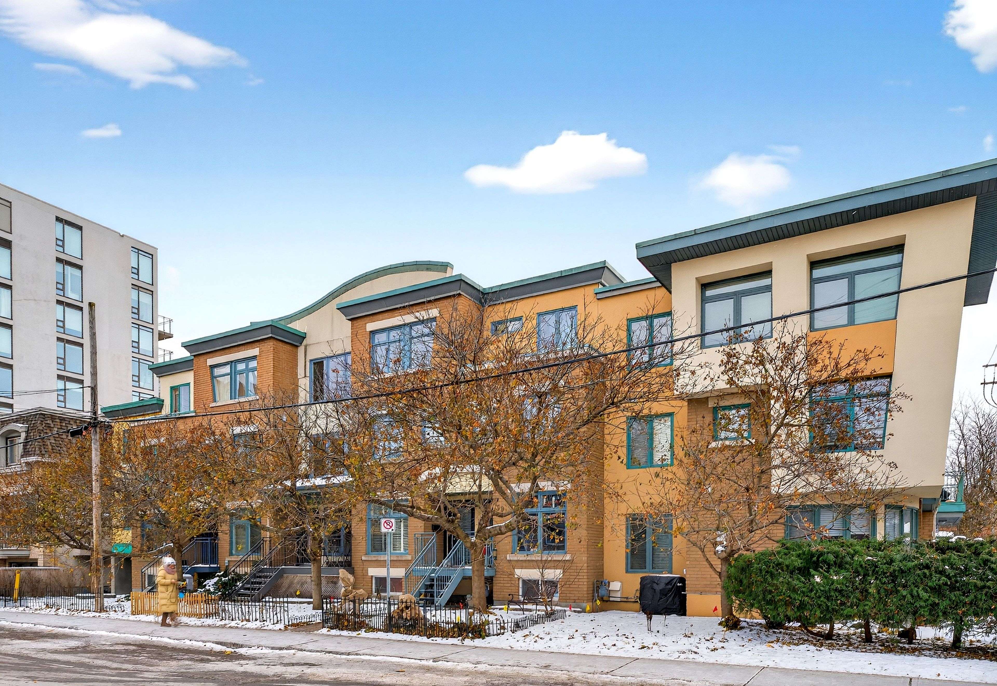 New Edinburgh - Lindenlea, ON K1M 2C5,395 Mackay ST