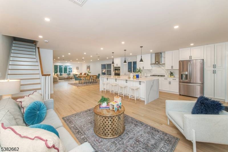 Carlstadt Boro, NJ 07072,409 Washington St