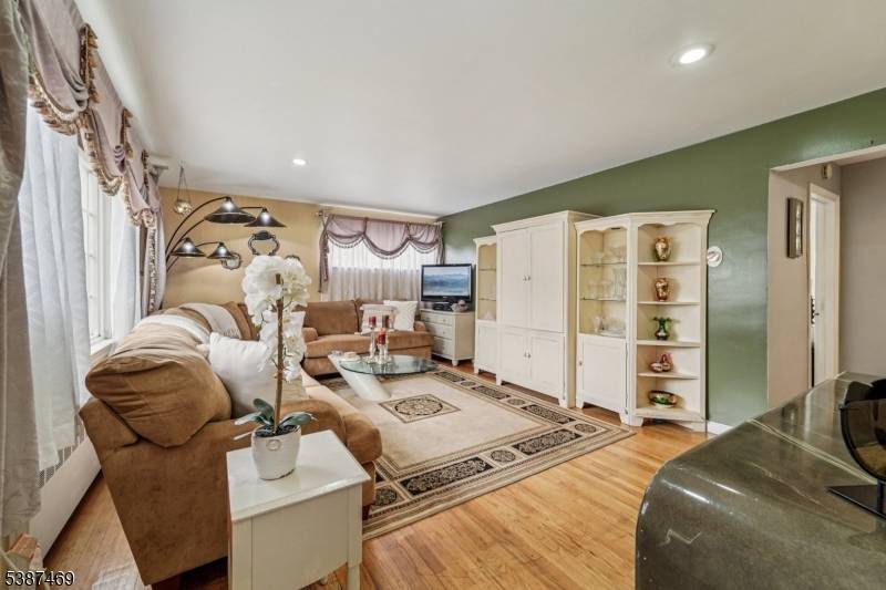 North Arlington Boro, NJ 07031,70 York Rd