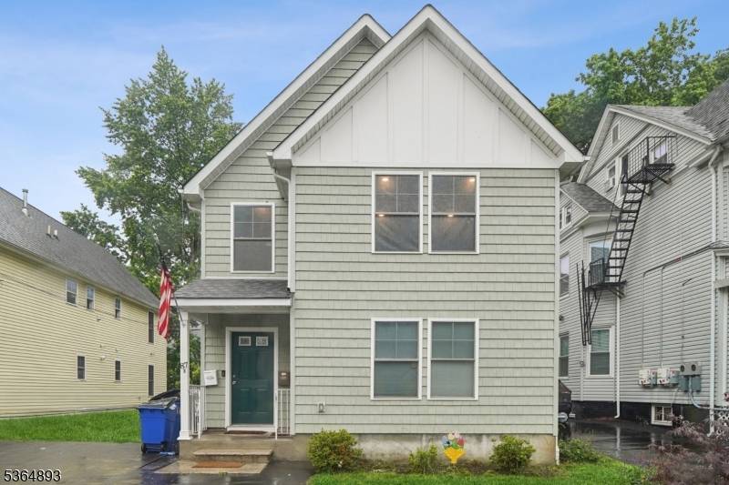 East Orange City, NJ 07017,87-B N 18th St