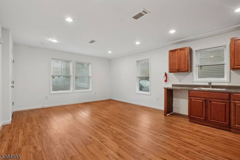 East Orange City, NJ 07017,87-B N 18th St