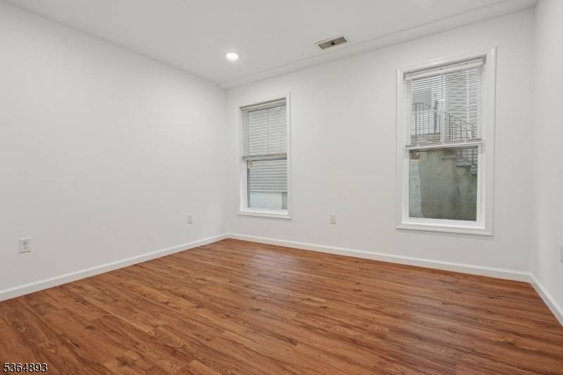 East Orange City, NJ 07017,87-B N 18th St