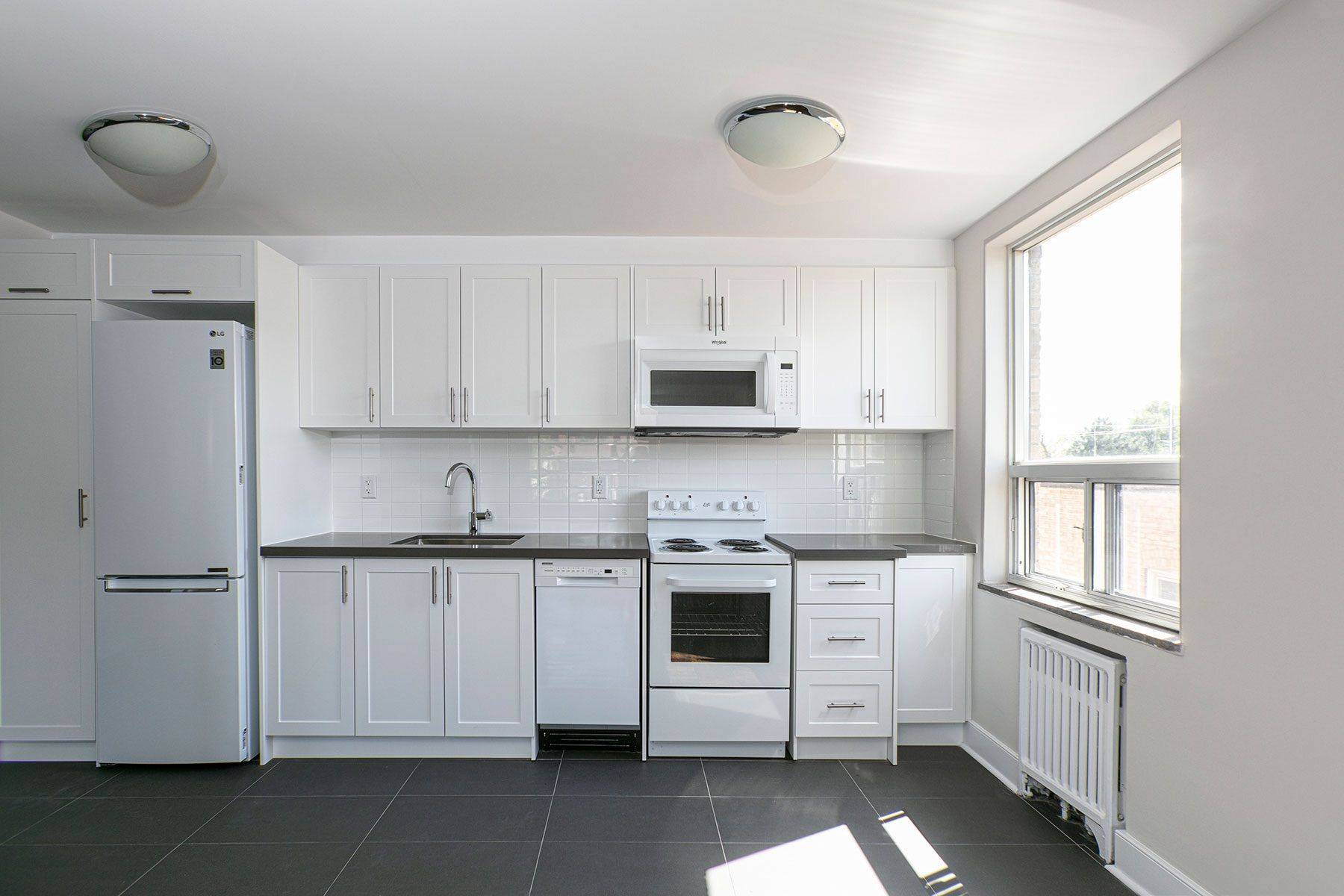 Toronto C03, ON M5P 2K8,990 Avenue RD #401