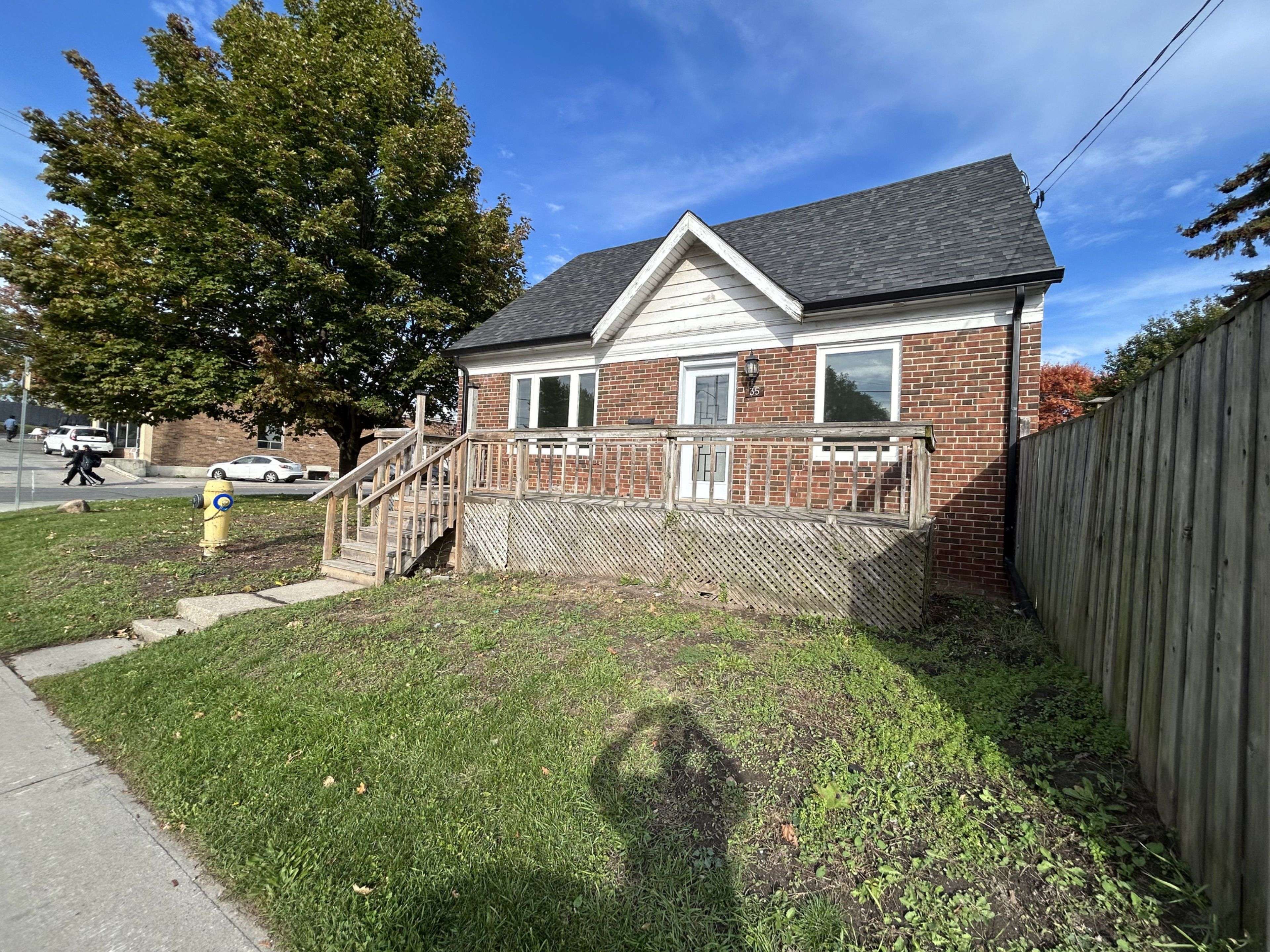 Toronto E06, ON M1L 1M4,35 Mack AVE