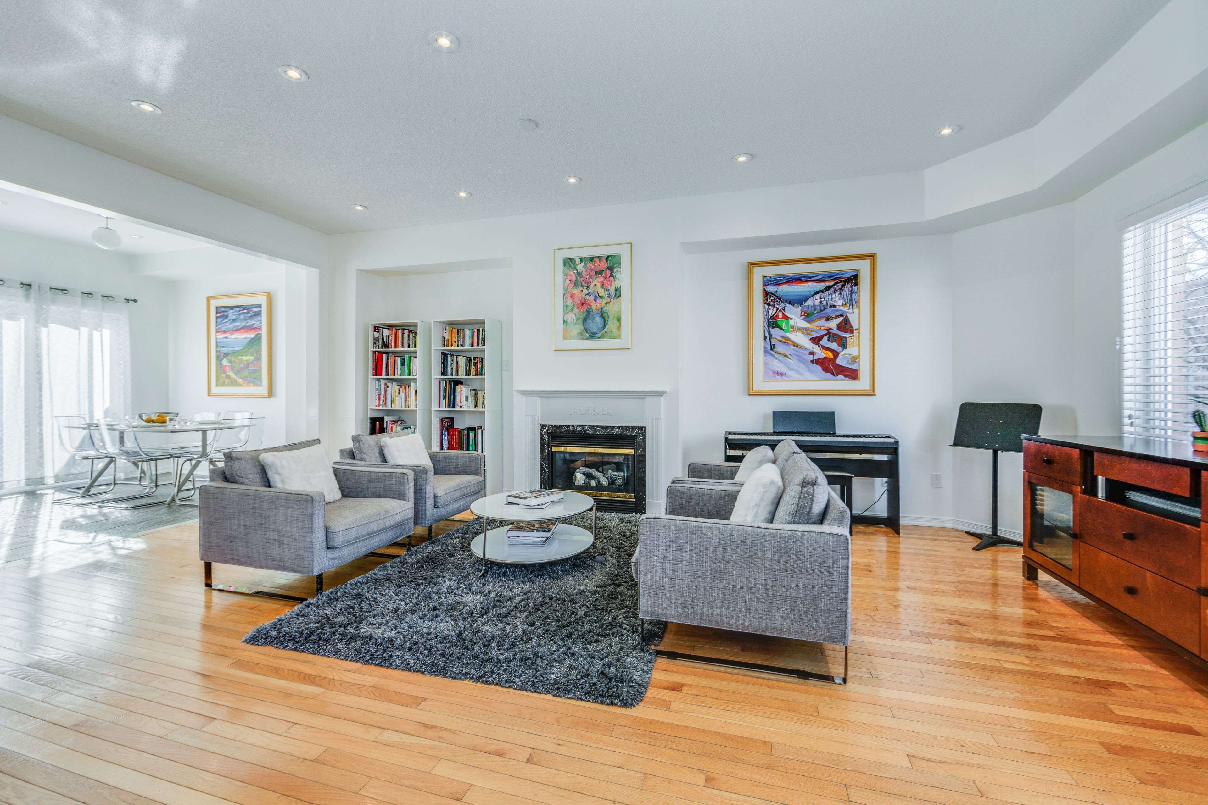 Toronto E01, ON M4M 3R1,10 Filmic LN