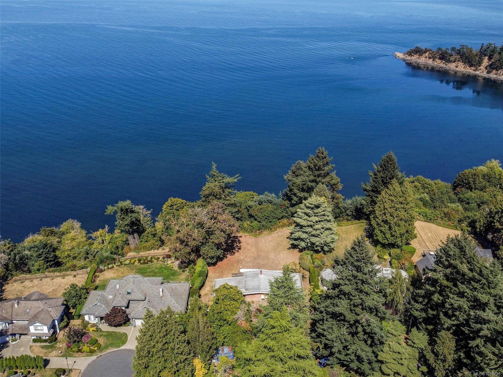 Saanich, BC V8N 3L7,4598 Torquay Dr