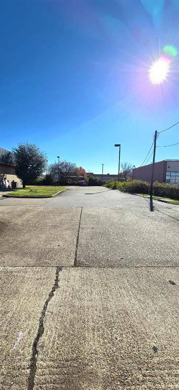 Shreveport, LA 71105,1051 Shreveport Barksdale Highway