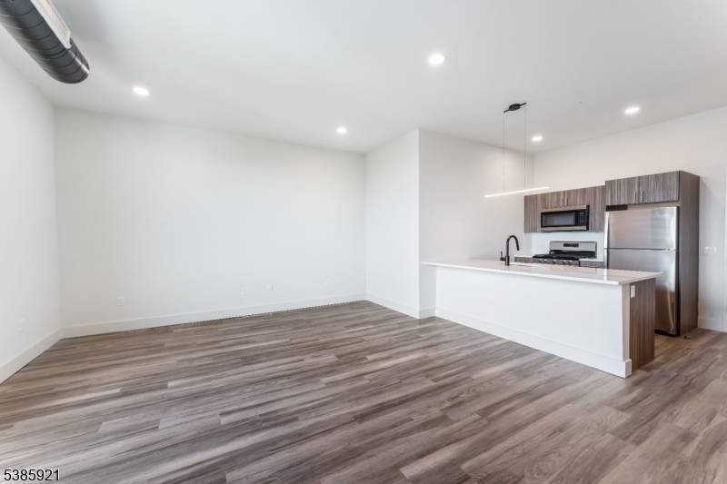 East Orange City, NJ 07017,55 Washington St #3K