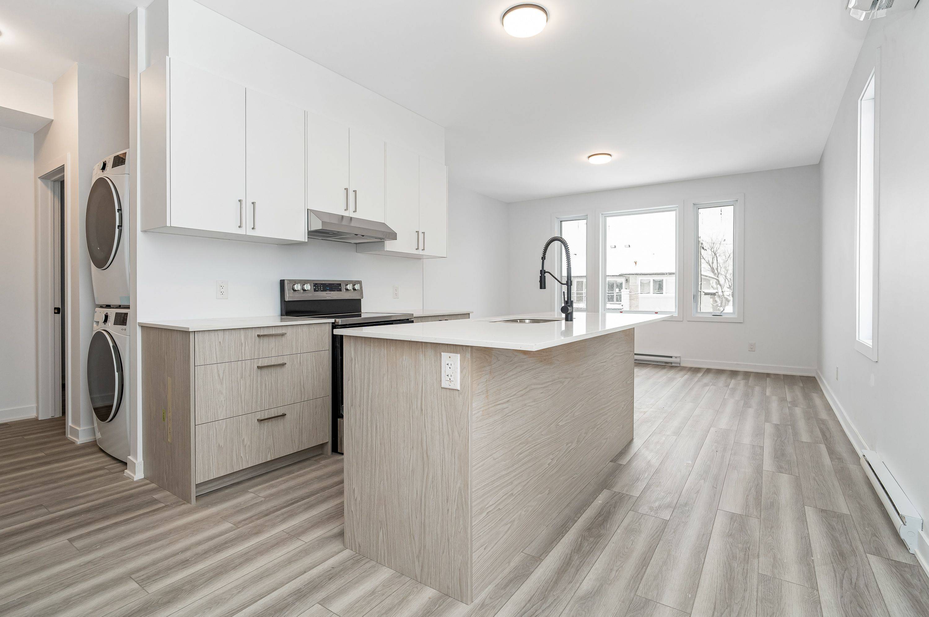 Cyrville - Carson Grove - Pineview, ON K1B 3P2,1371 Louis LN #Unit A