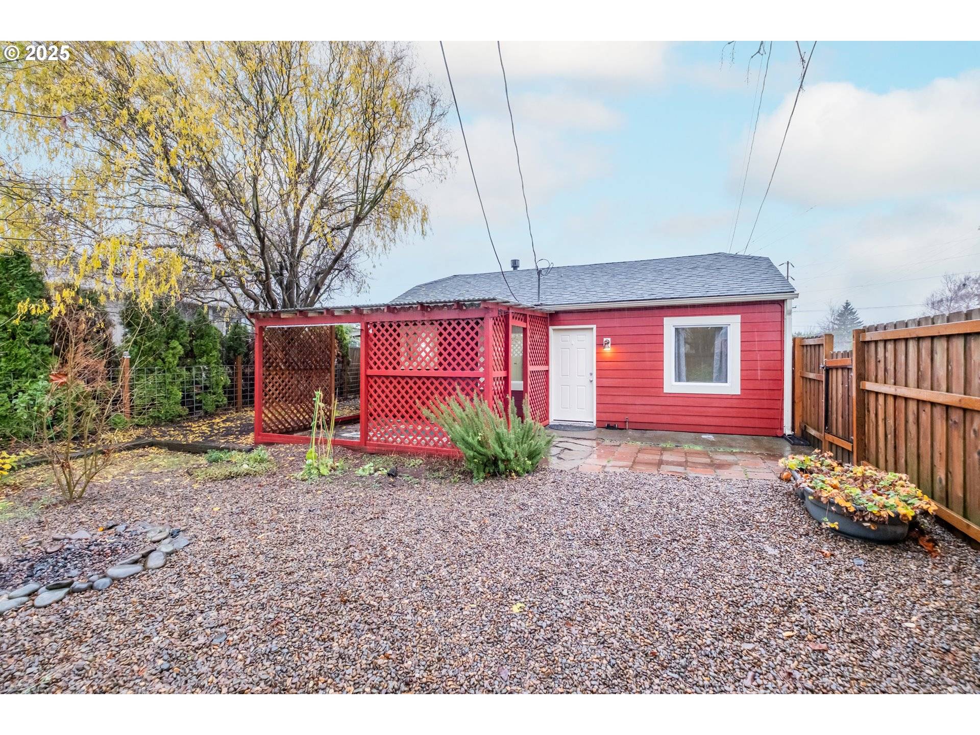 Salem, OR 97301,1810 LIBERTY ST NE