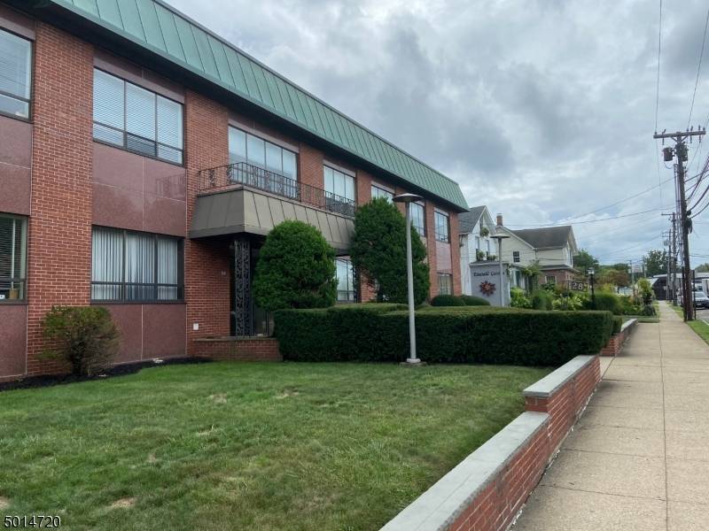 Springfield Twp., NJ 07081,28 MILLBURN AVE