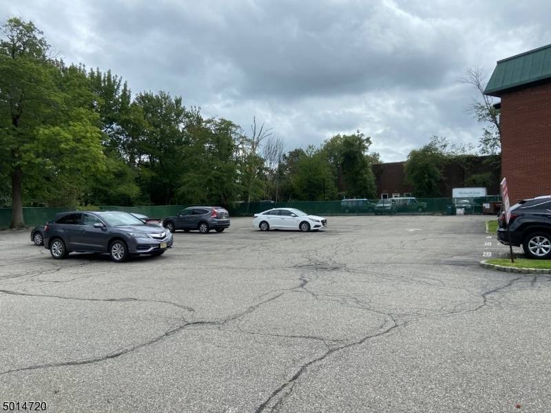 Springfield Twp., NJ 07081,28 MILLBURN AVE