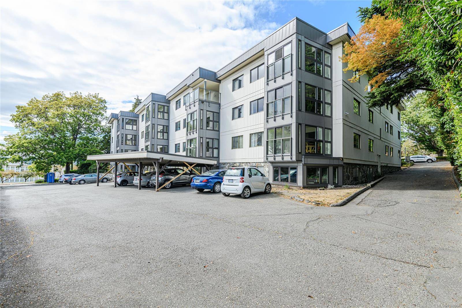 Saanich, BC V8P 1A9,1875 Lansdowne Rd #201