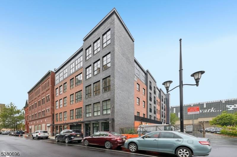 Newark City, NJ 07102,289 Halsey St