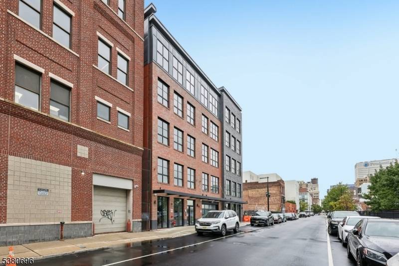 Newark City, NJ 07102,289 Halsey St