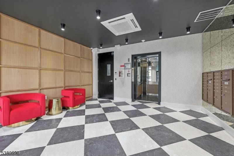 Newark City, NJ 07102,289 Halsey St