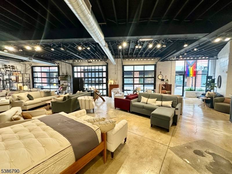 Montclair Twp., NJ 07042,5 S. Willow St