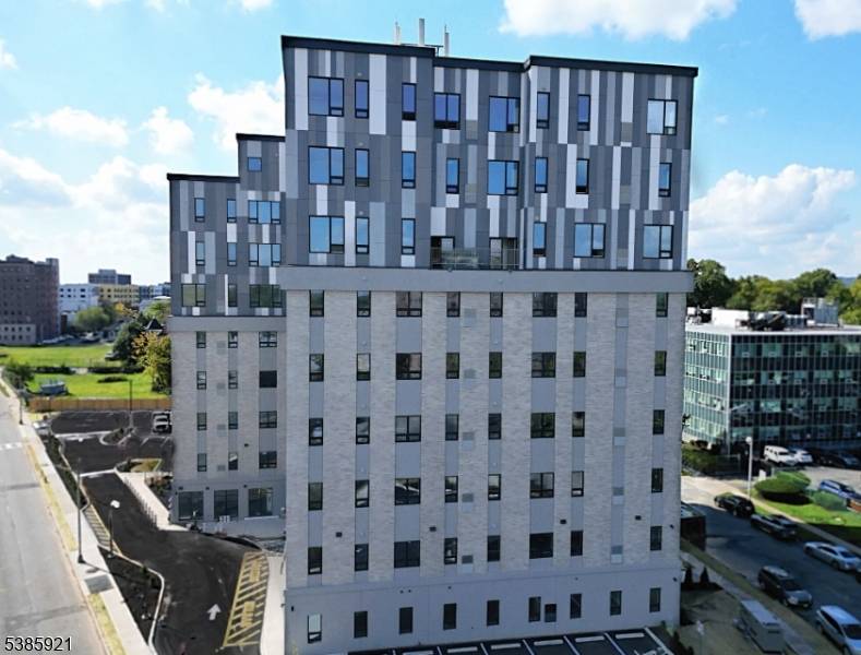 East Orange City, NJ 07017,55 Washington St #3H