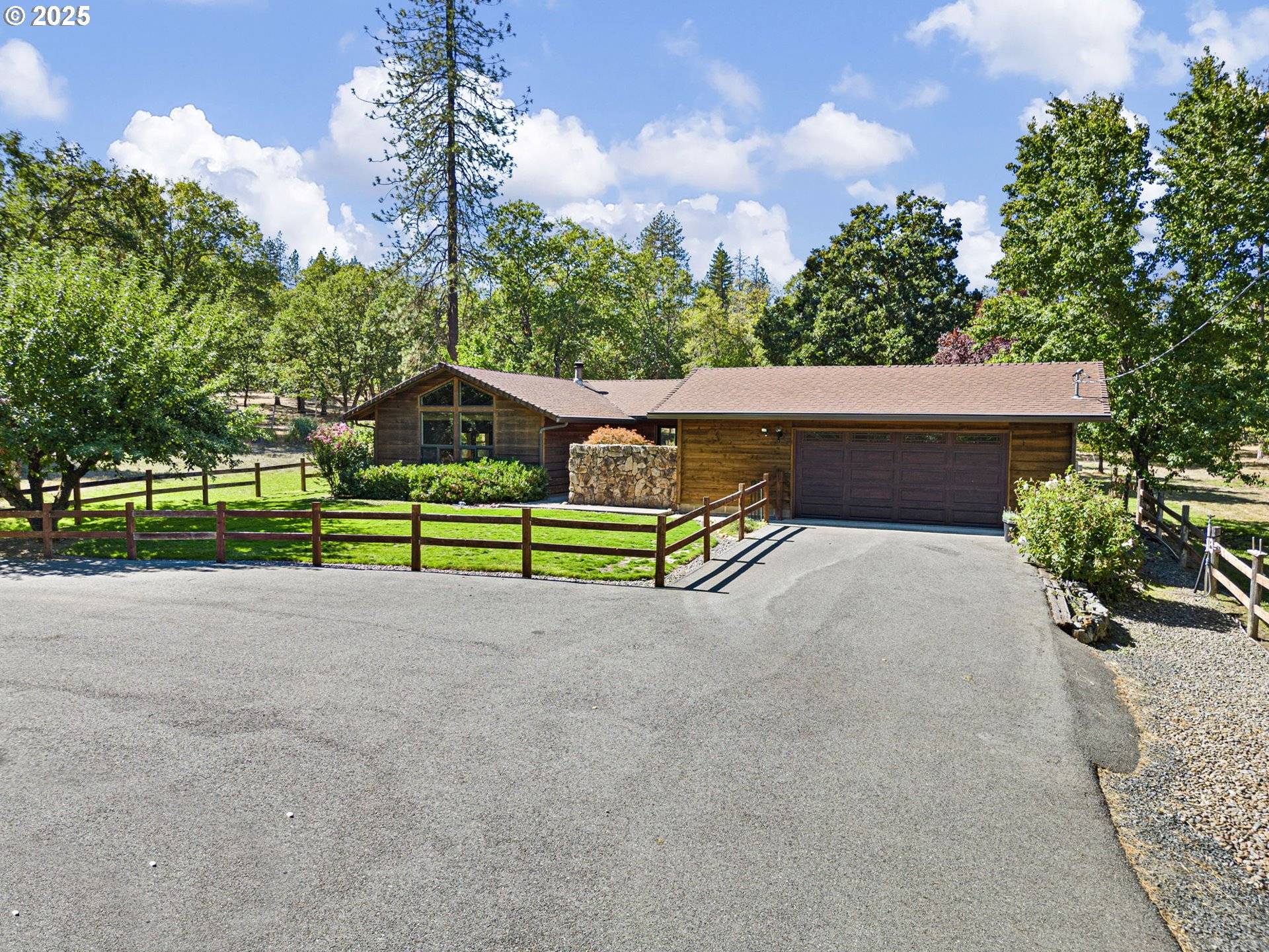 Grants Pass, OR 97526,1580 ROBERTSON BRIDGE RD