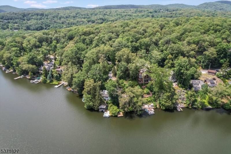 Bloomingdale Boro, NJ 07403,151 Pine Tree Rd