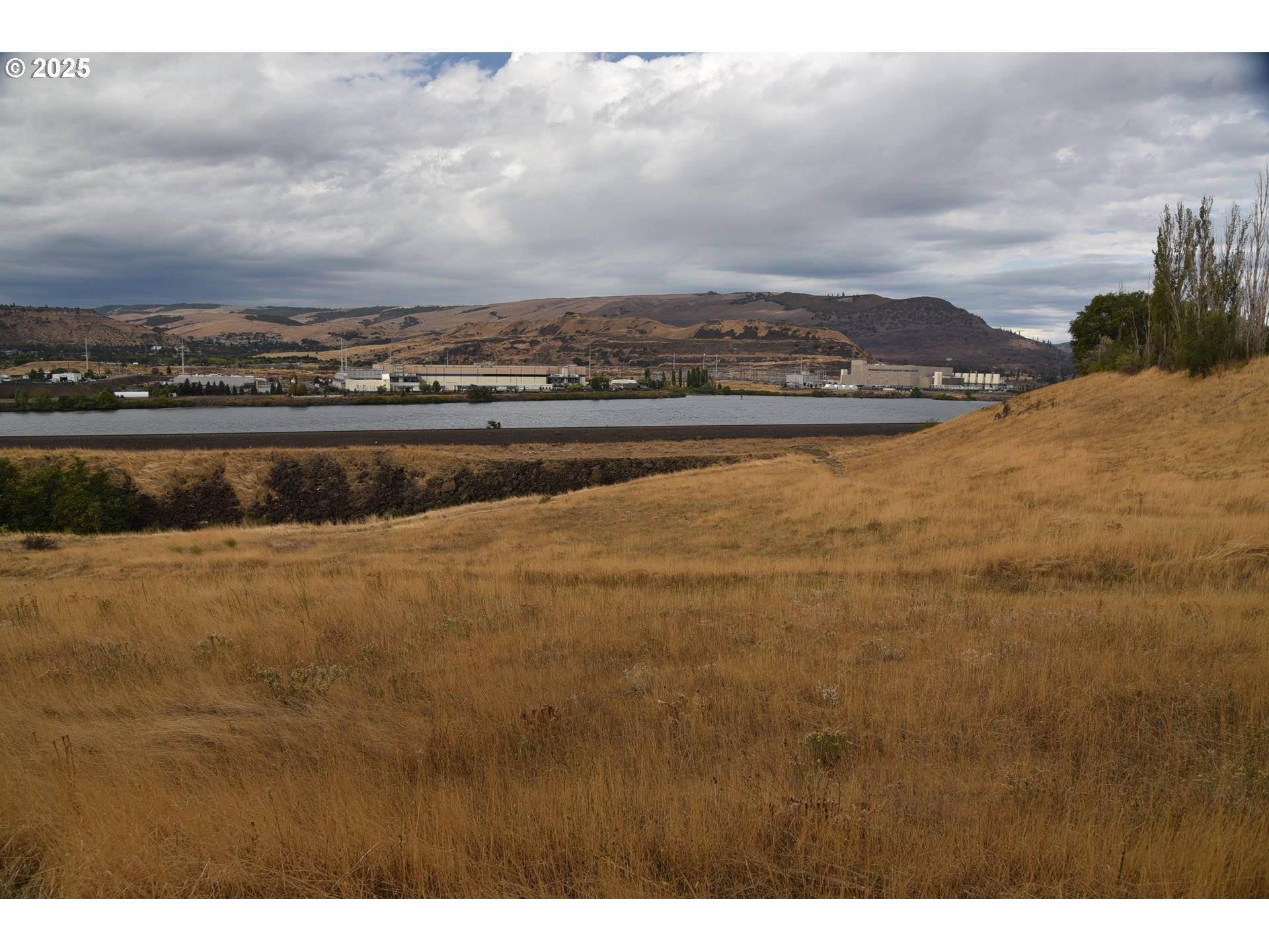 Dallesport, WA 98617,715 GARDEN LN