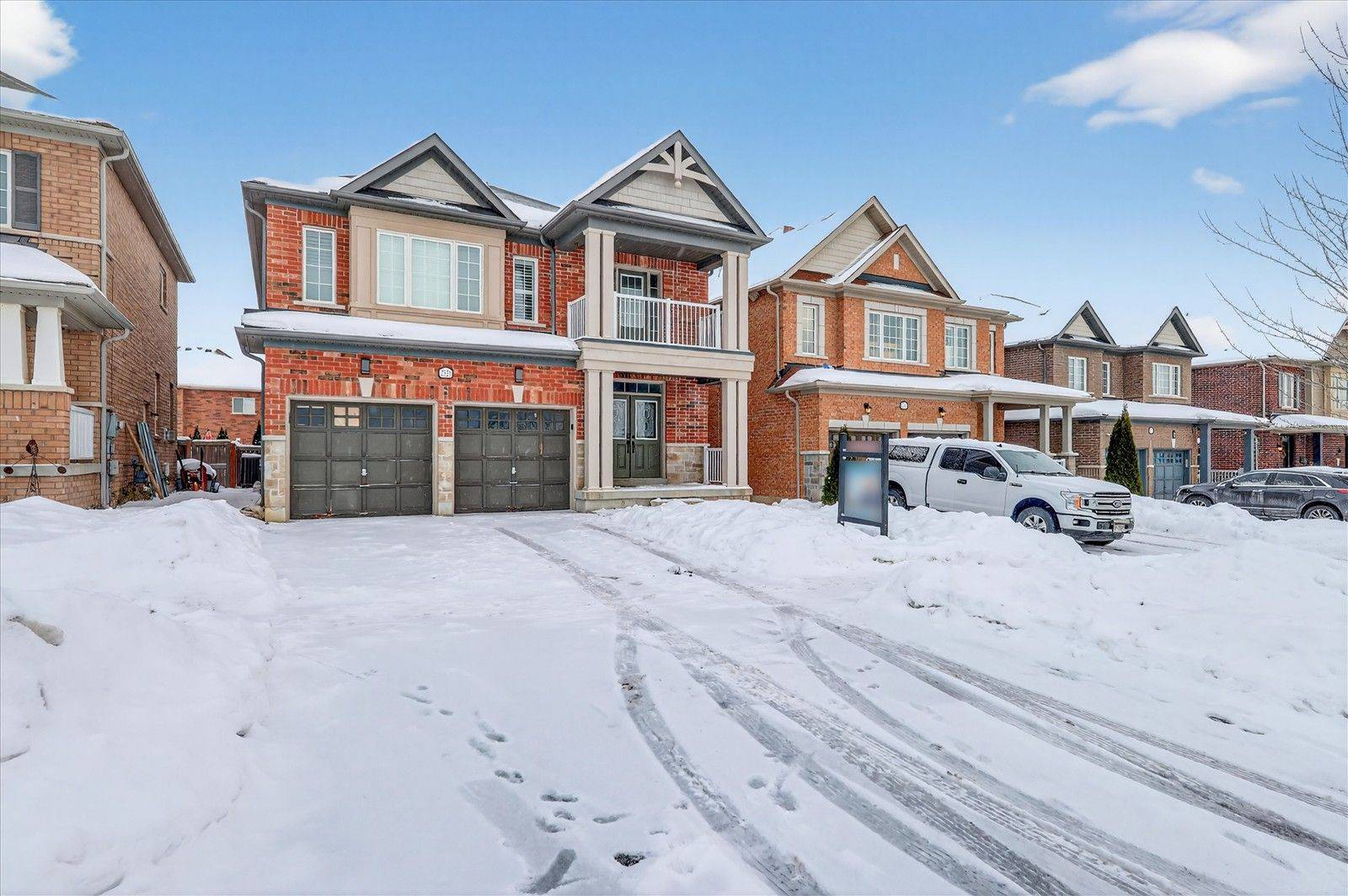 Oshawa, ON L1L 0J1,2525 Bridle RD N #Main