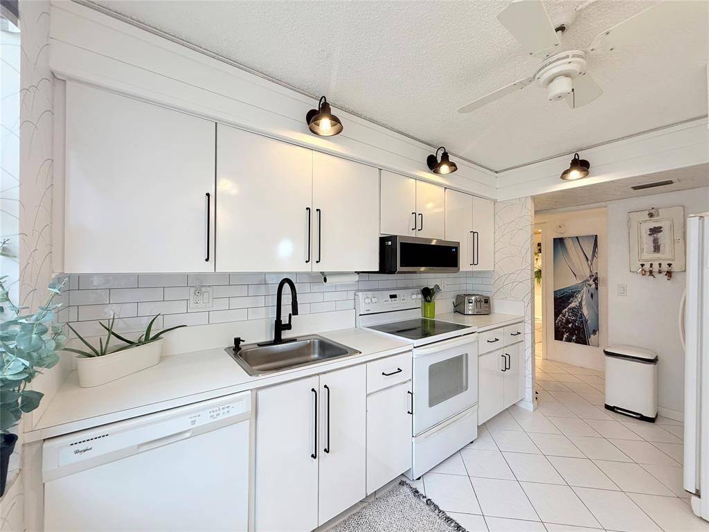 Lauderhill, FL 33319,3771 Environ Blvd #355