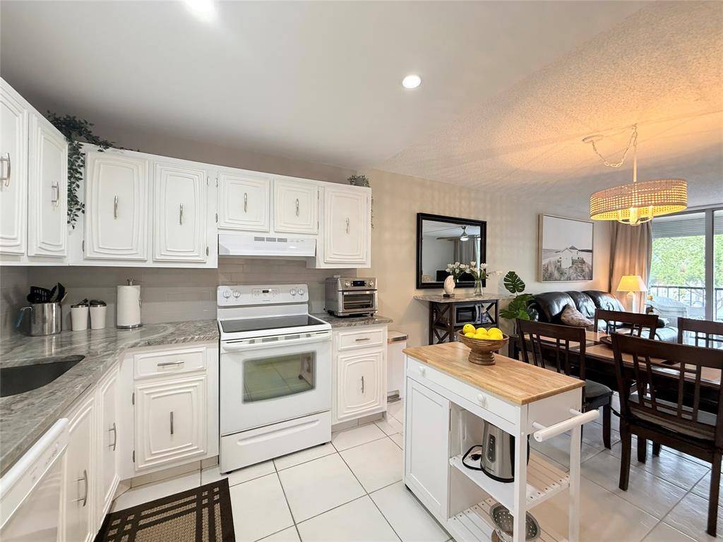 Lauderhill, FL 33319,3771 Environ Blvd #346