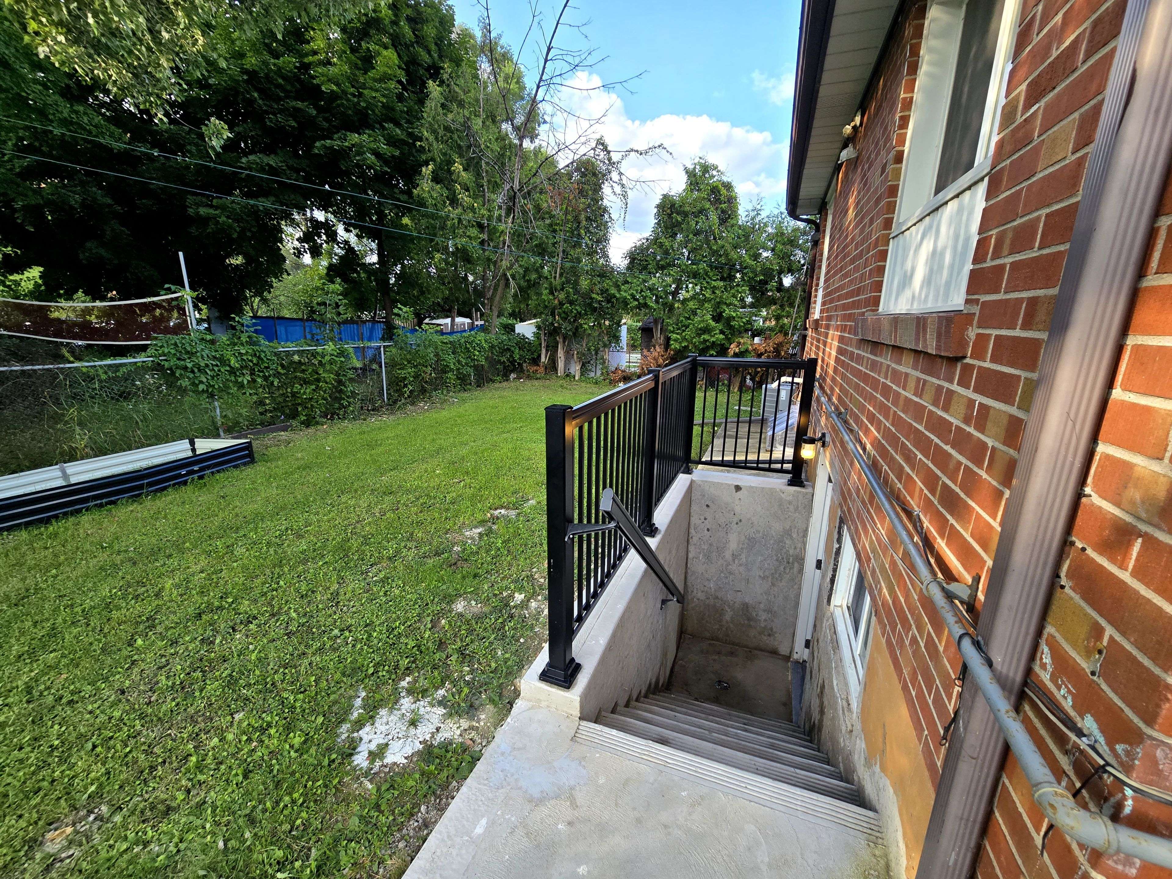 Brampton, ON L6V 1E6,14 Charles ST