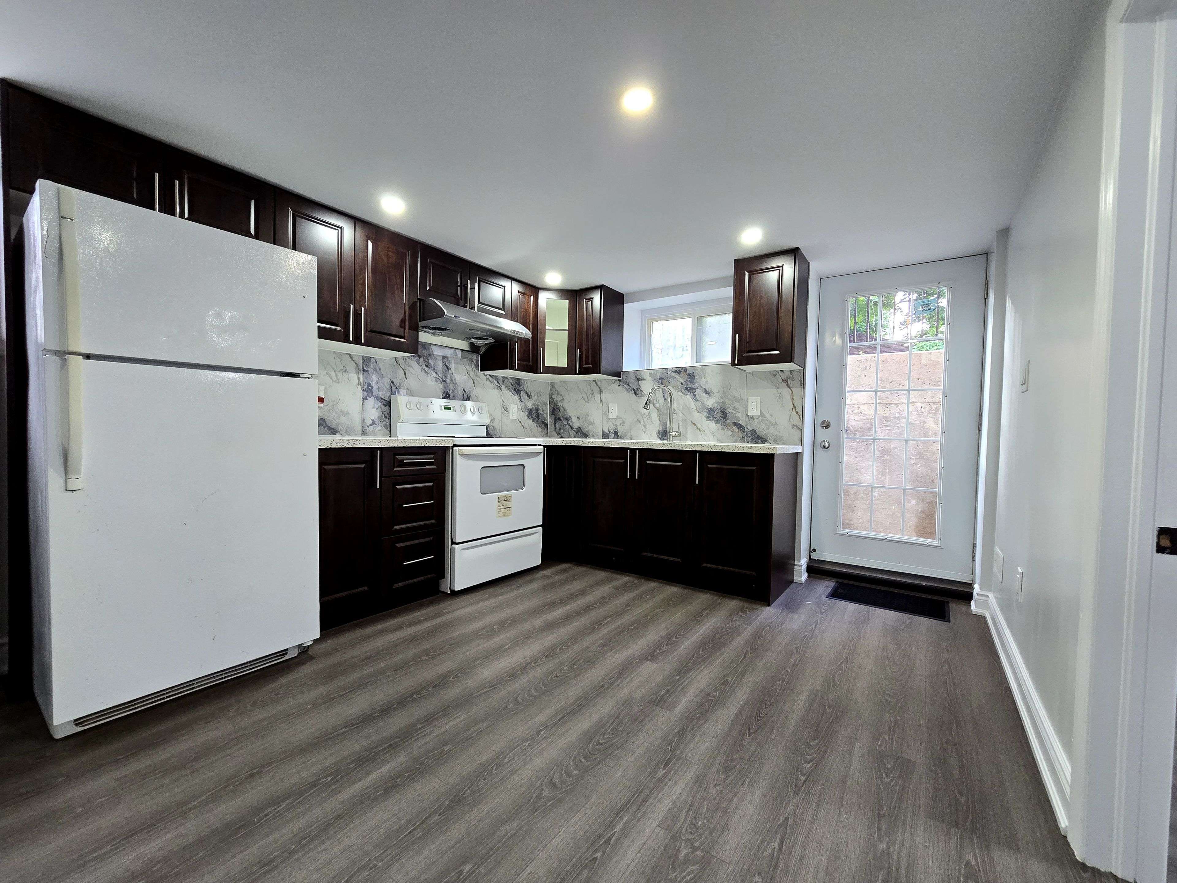 Brampton, ON L6V 1E6,14 Charles ST