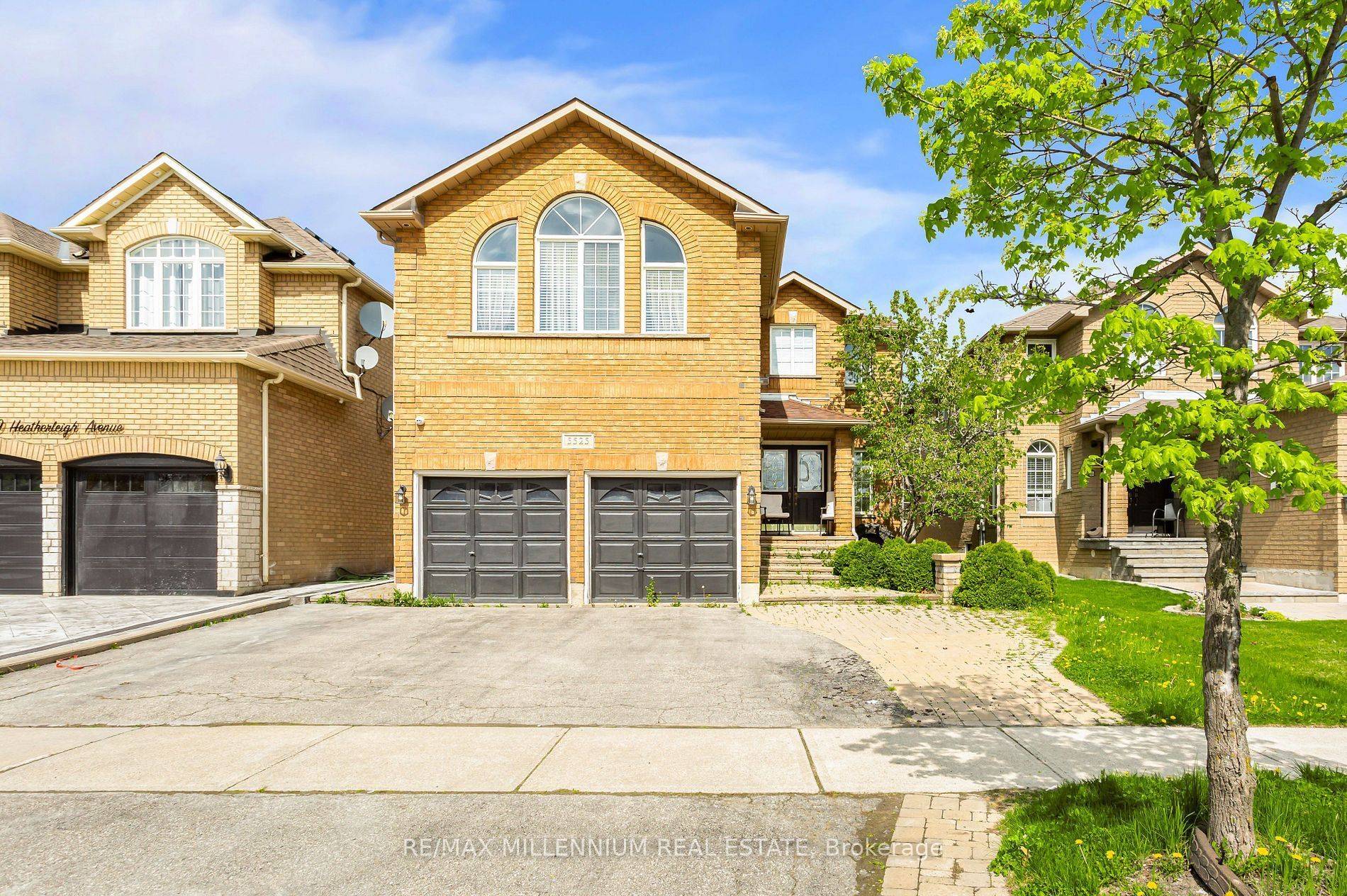 Mississauga, ON L5V 2L5,5525 Heatherleigh AVE