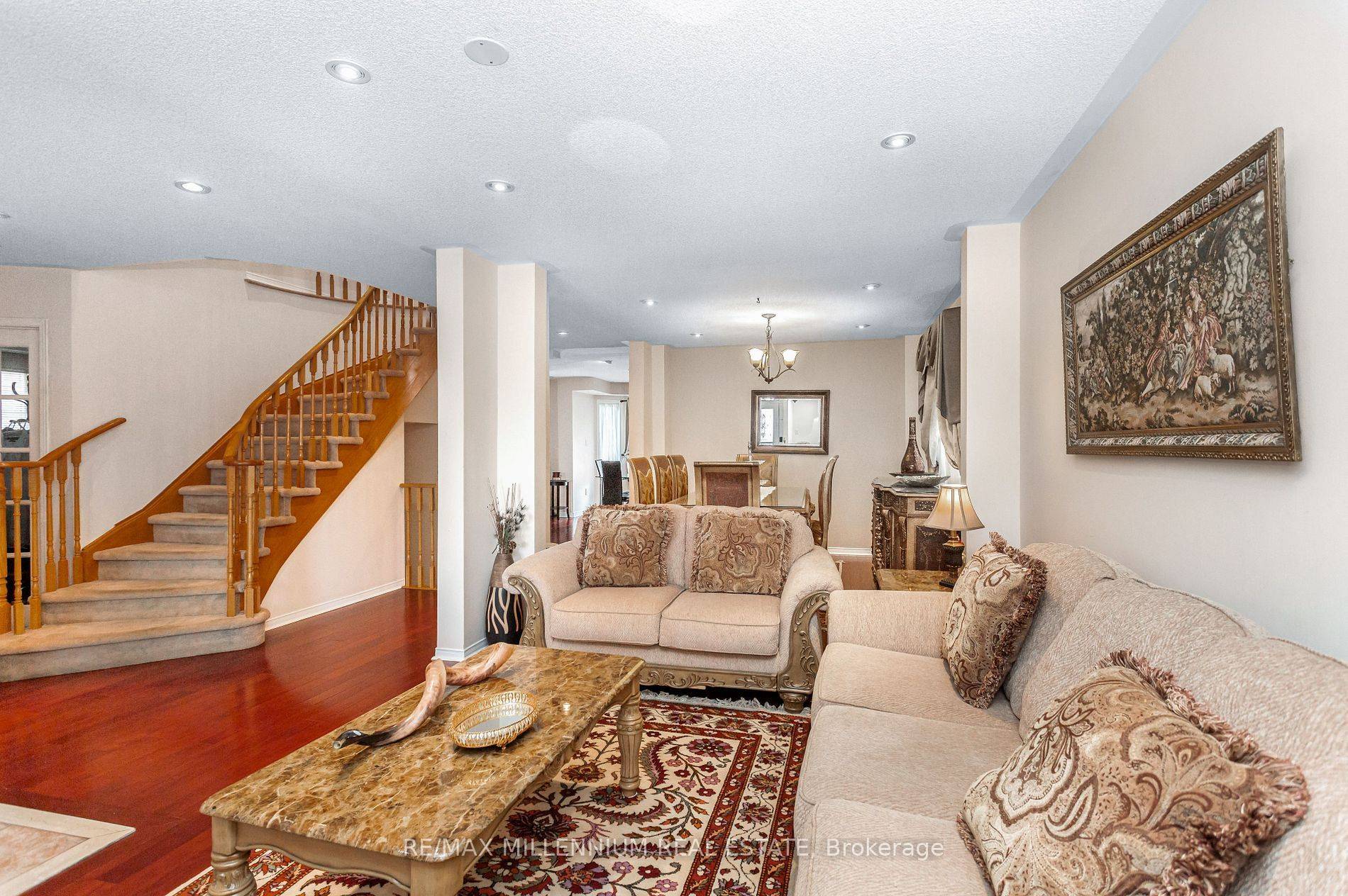 Mississauga, ON L5V 2L5,5525 Heatherleigh AVE