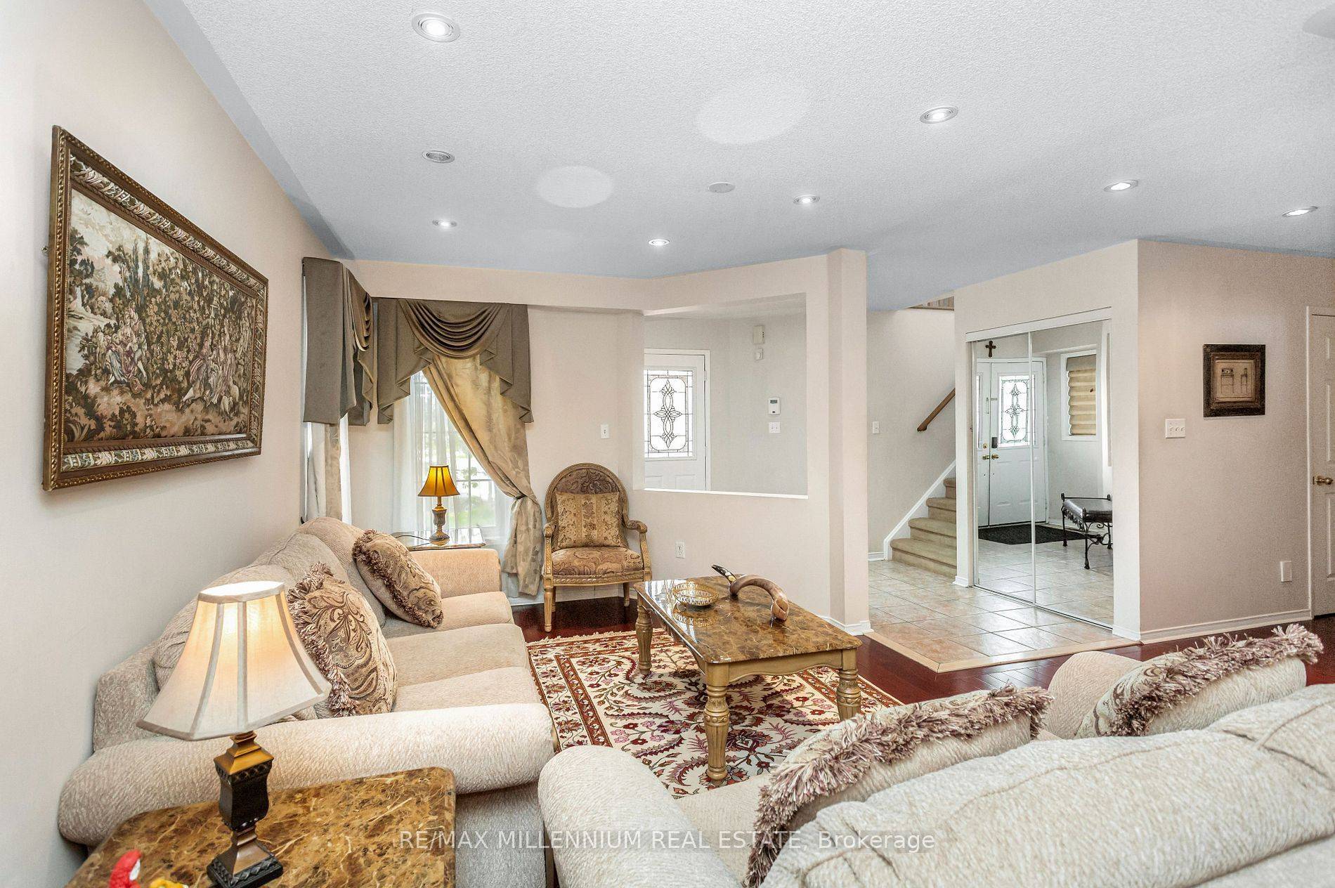 Mississauga, ON L5V 2L5,5525 Heatherleigh AVE