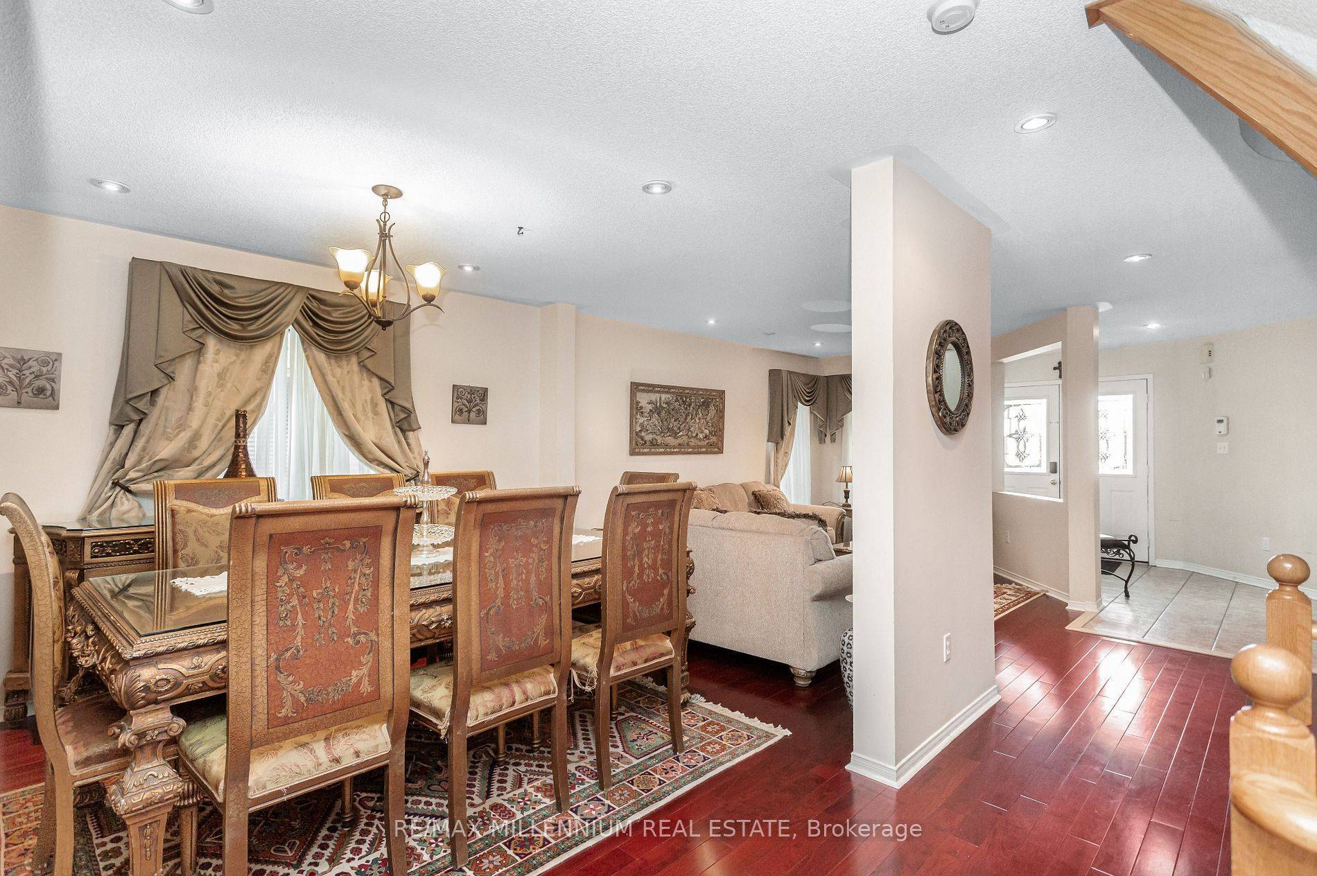 Mississauga, ON L5V 2L5,5525 Heatherleigh AVE