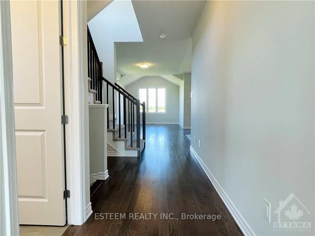 Barrhaven, ON K2J 7J6,634 Flagstaff DR