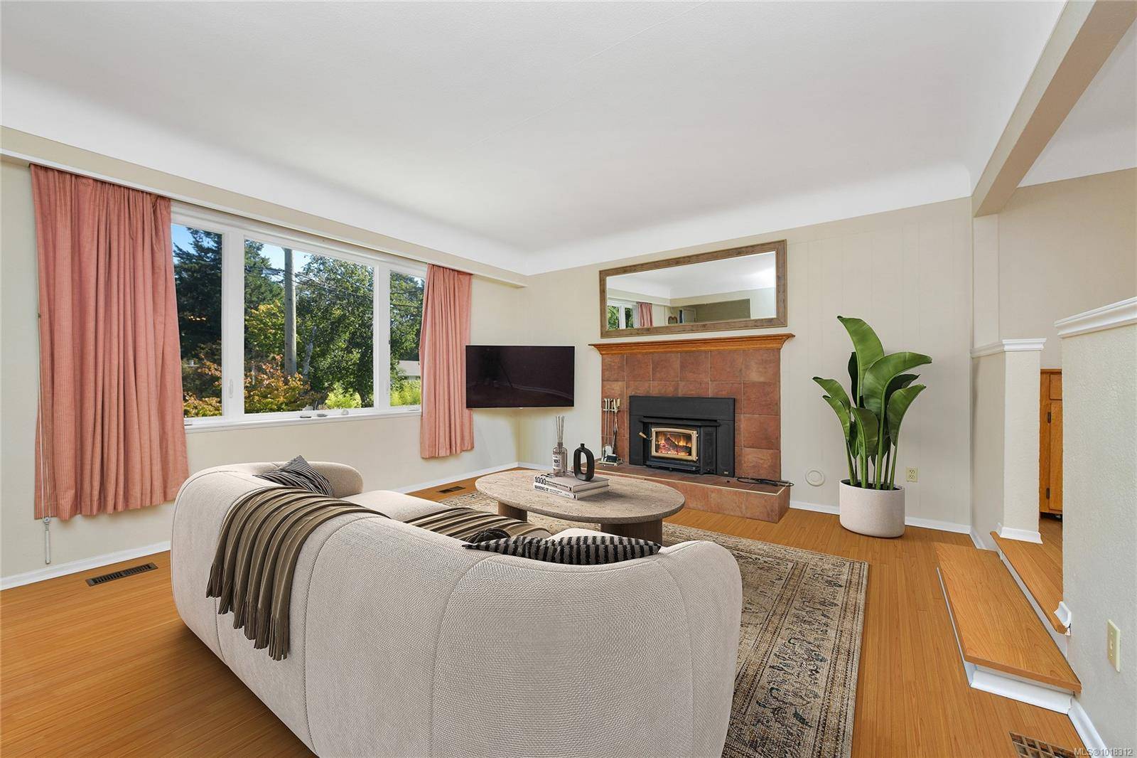 Victoria, BC V8S 2G5,984 Brighton Cres