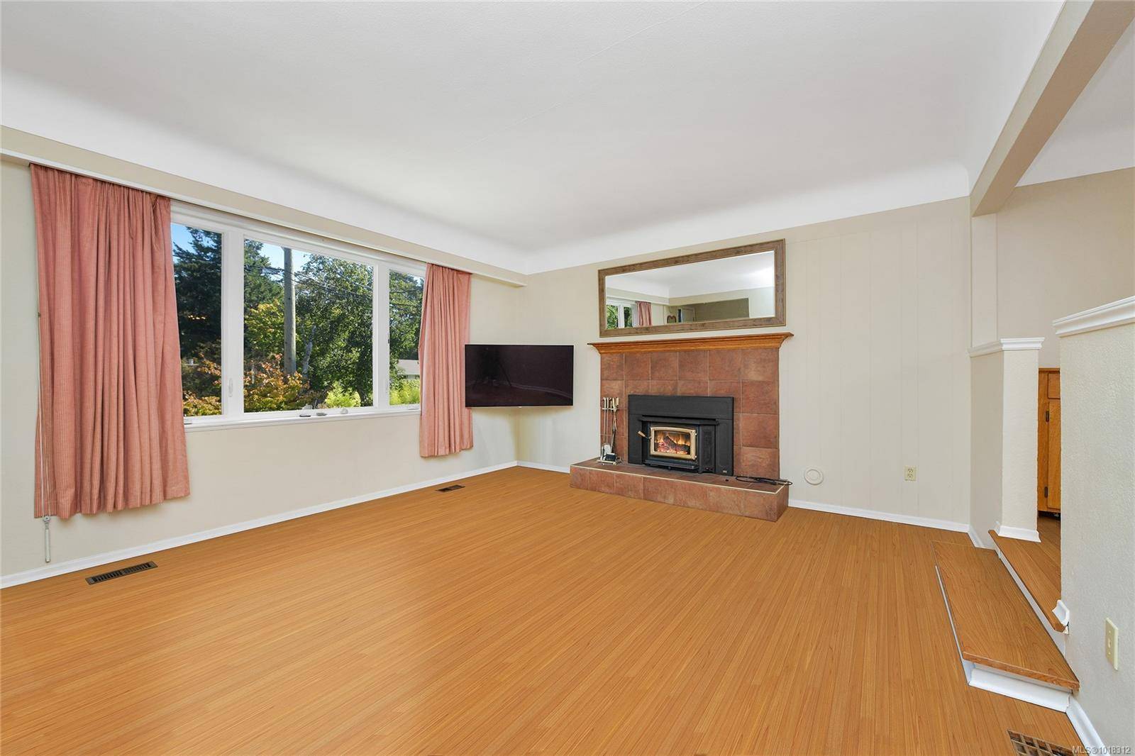 Victoria, BC V8S 2G5,984 Brighton Cres