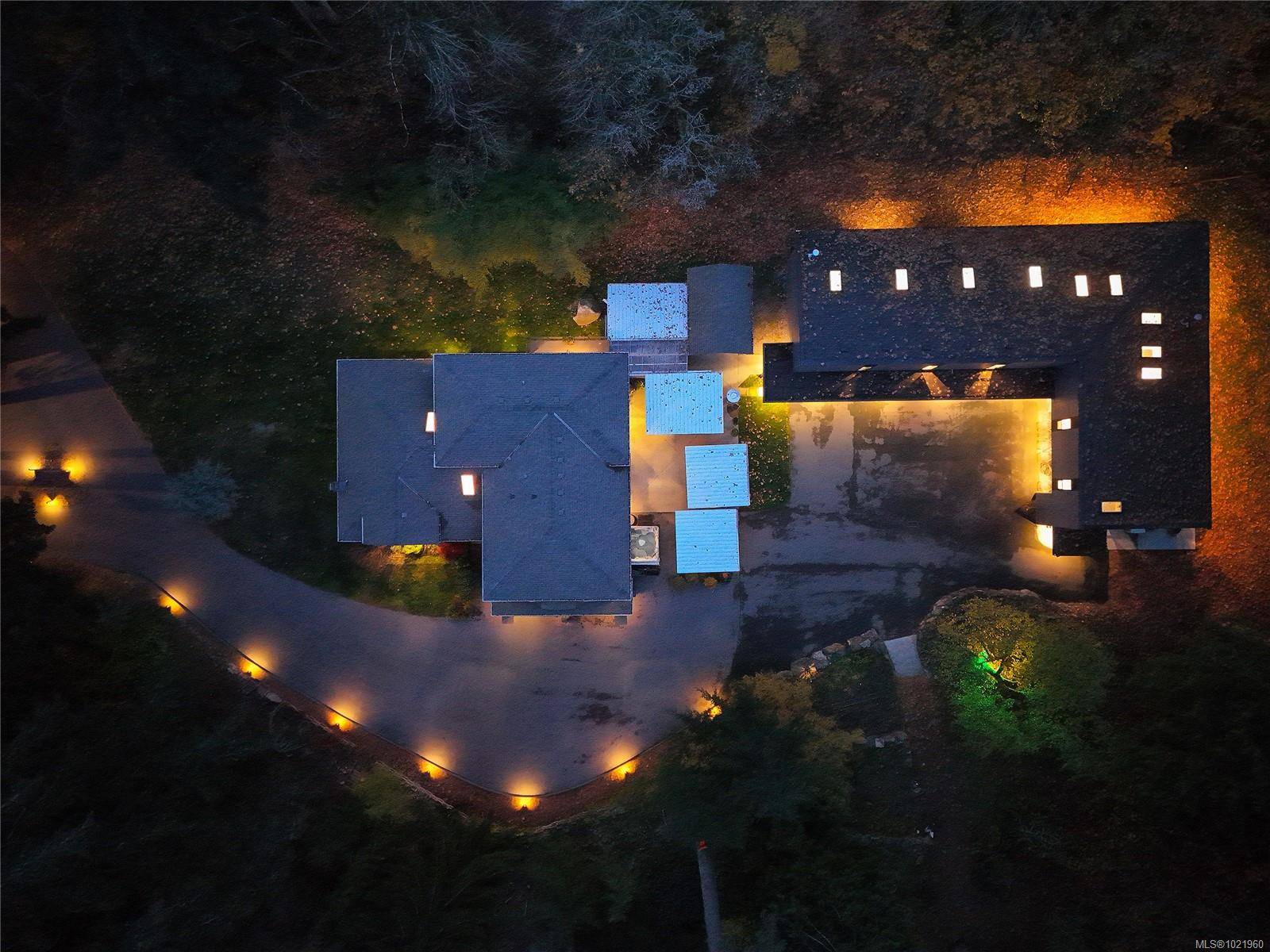 Saanich, BC V8Y 1R5,851 Sayward Rd